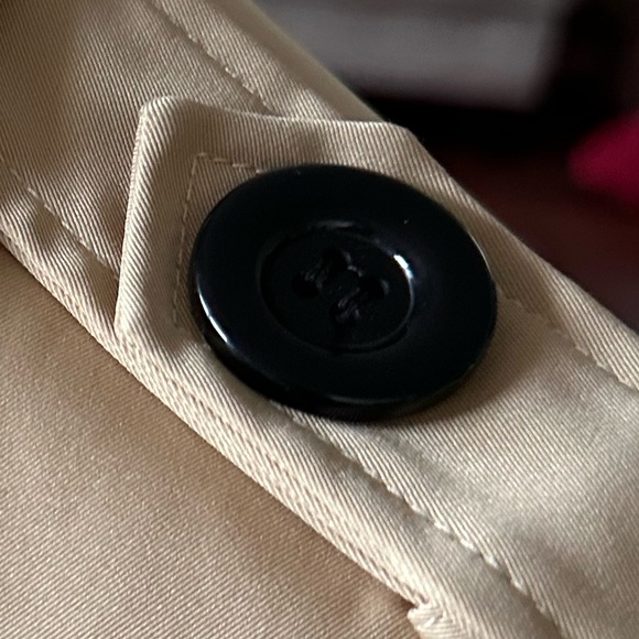 Farvalue Beige Trenchcoat, large, double breasted, buttons, knee length, belt - Picture 16 of 16